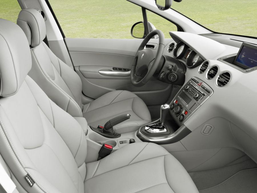  Peugeot 308 SW 2008 года  (фото 7 из 30)